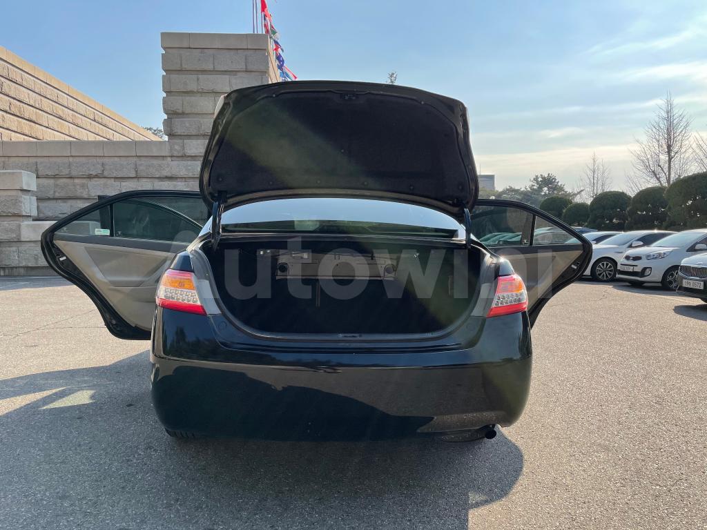 2011 TOYOTA CAMRY LE - 16