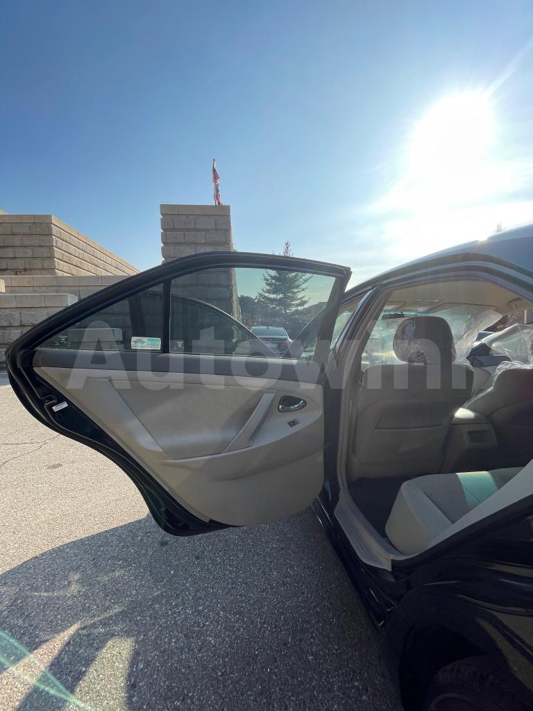 2011 TOYOTA CAMRY LE - 19