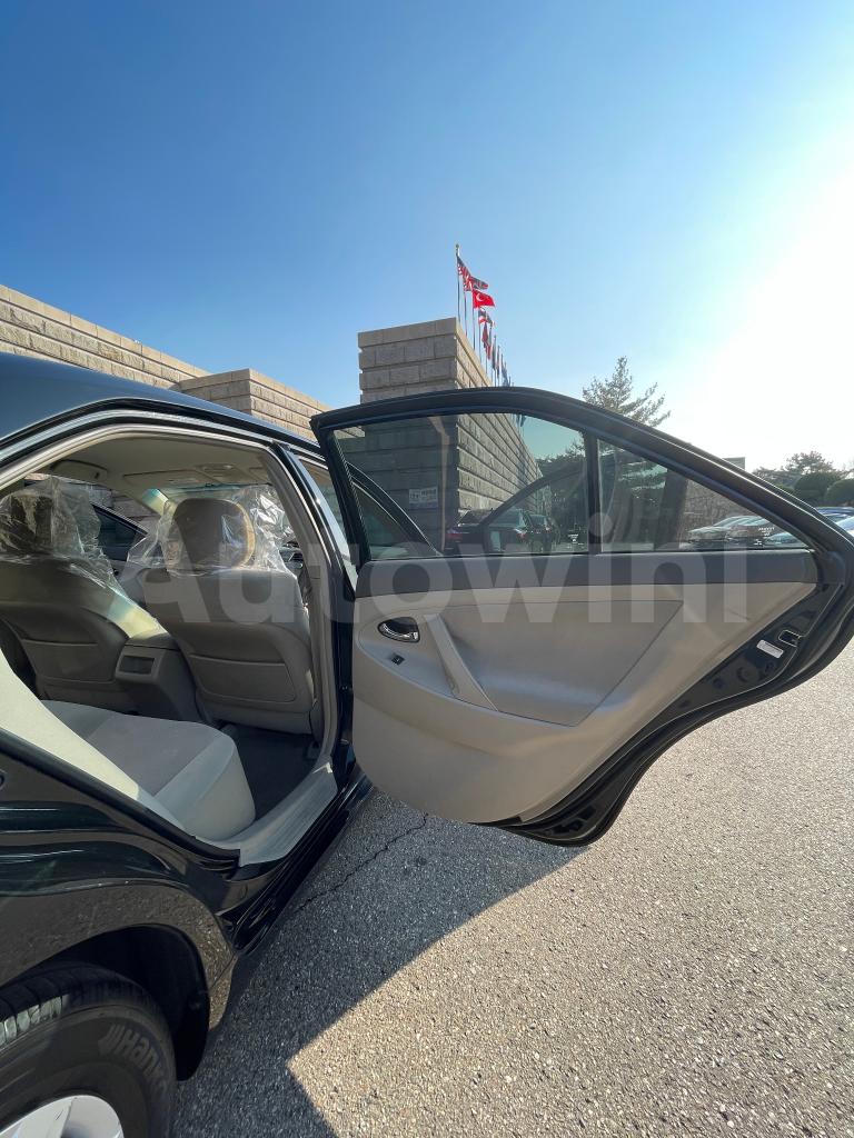 2011 TOYOTA CAMRY LE - 21