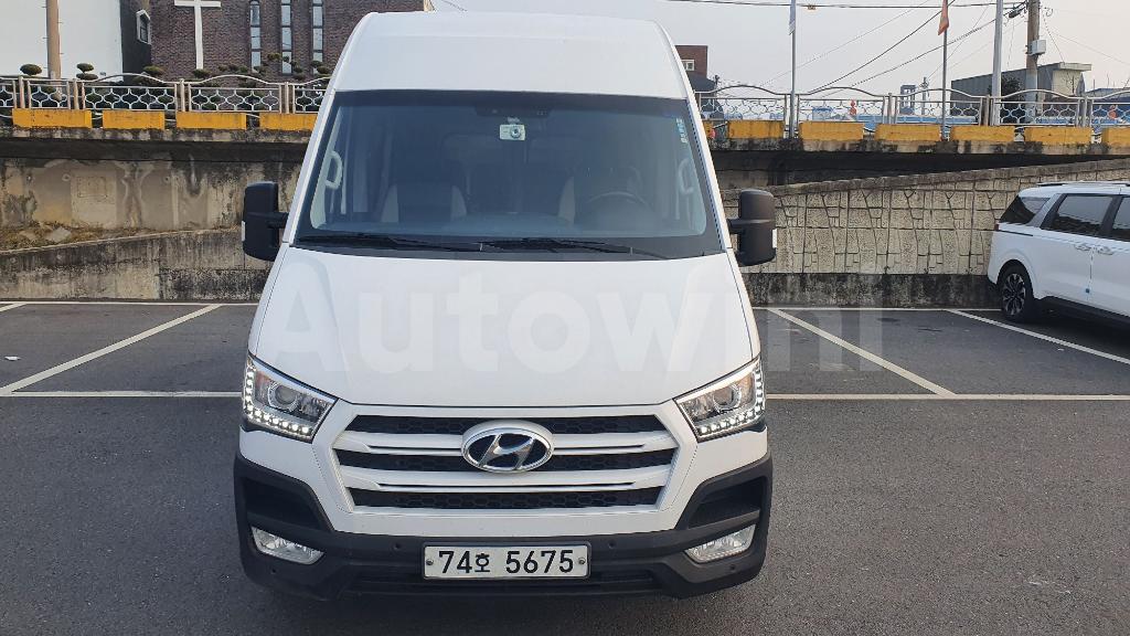KMJUG17RPJC001343 2018 HYUNDAI SOLATI LUXURY 15 SEATS-0