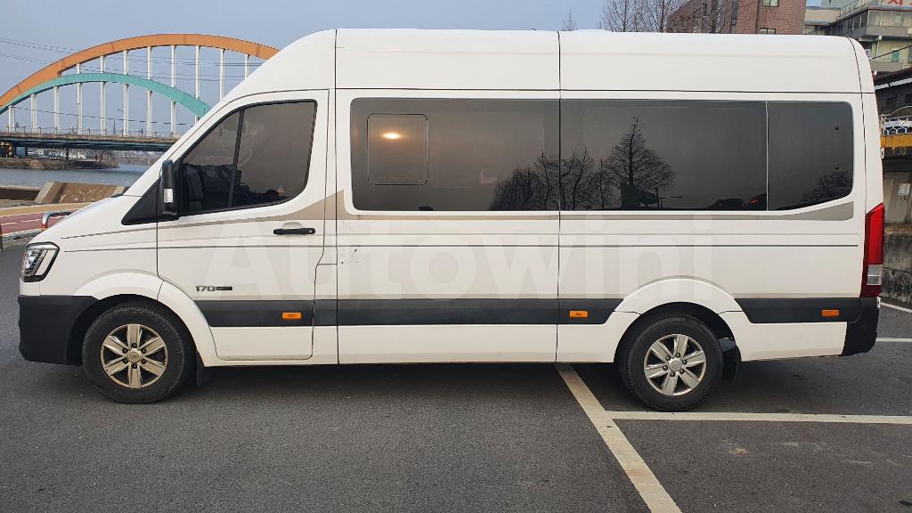 KMJUG17RPJC001343 2018 HYUNDAI SOLATI LUXURY 15 SEATS-2