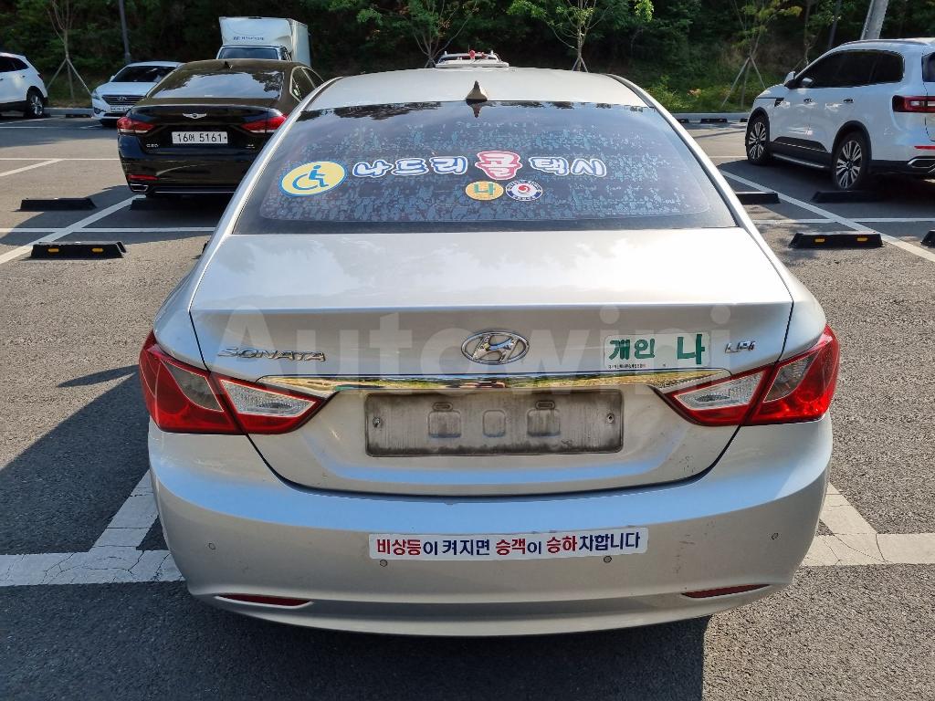 KMHEC41LBDA520535 2013 HYUNDAI YF SONATA TAXI-3