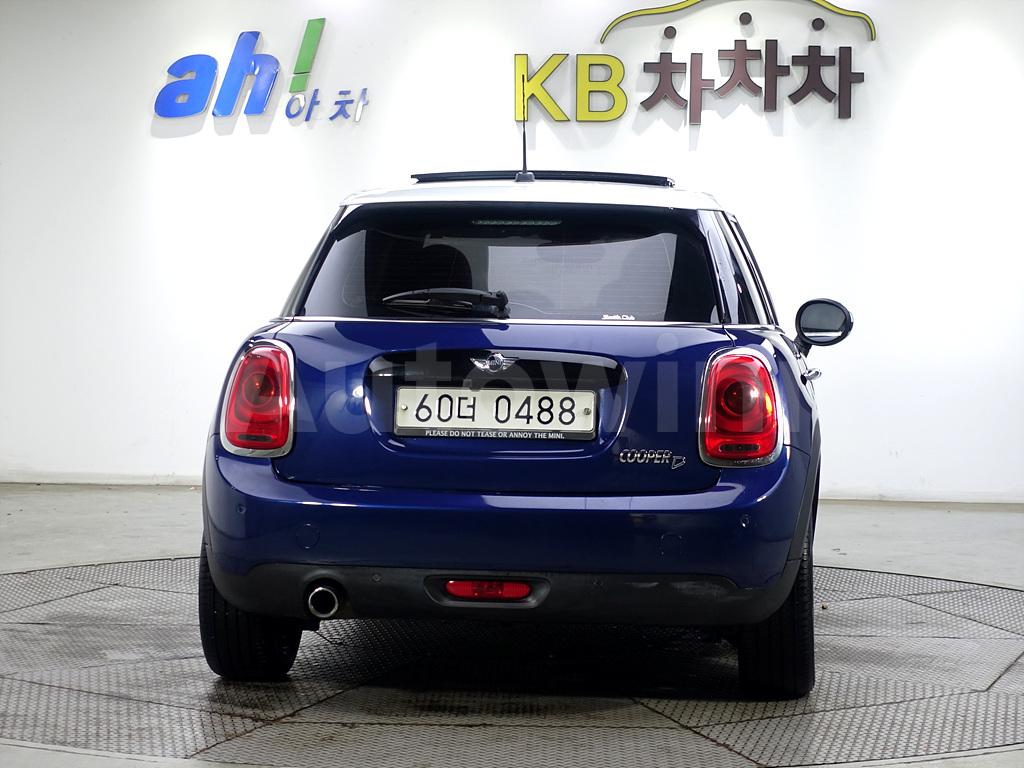 WMWXT3107G2C94677 2016 MINI COOPER D FIVE-DOOR-2