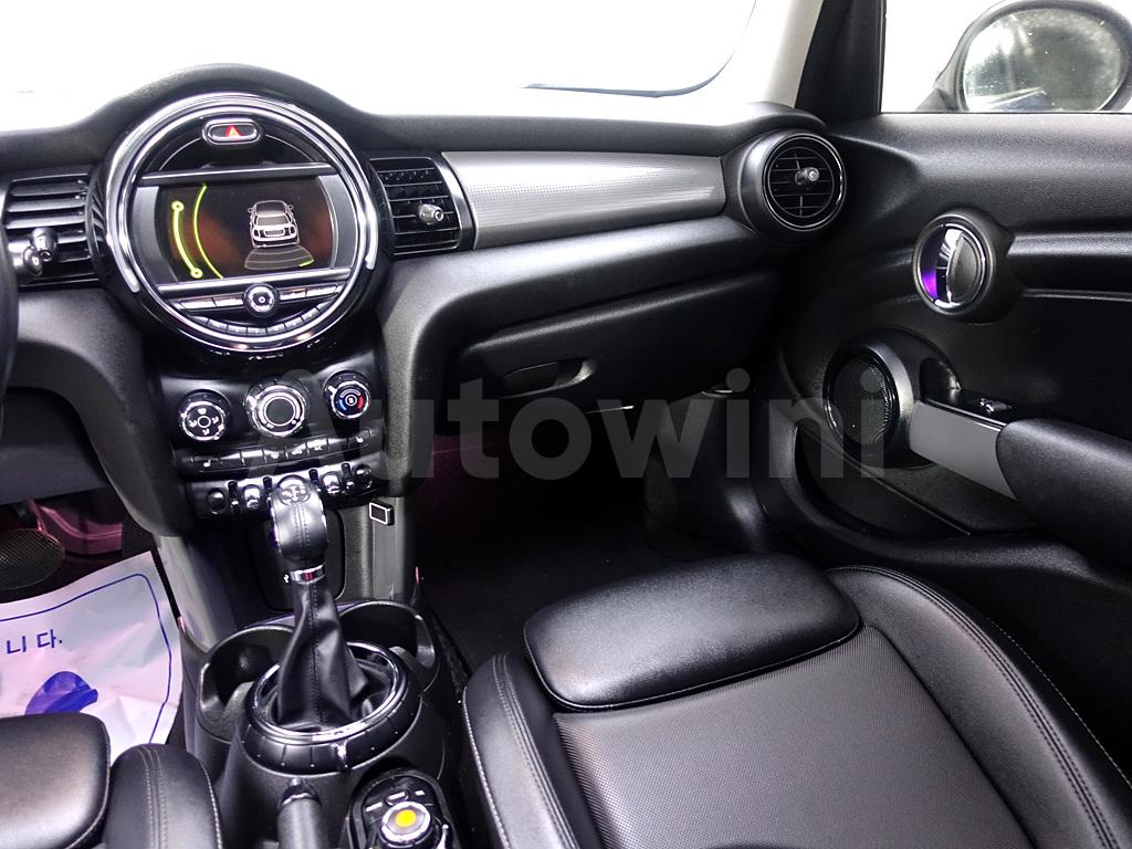 2016 MINI COOPER D FIVE-DOOR - 10