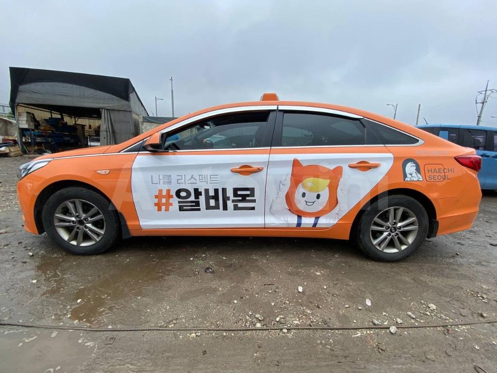 KMHE341DBJA451201 2018 HYUNDAI LF SONATA 18/18 / NO ACCIDENT-2