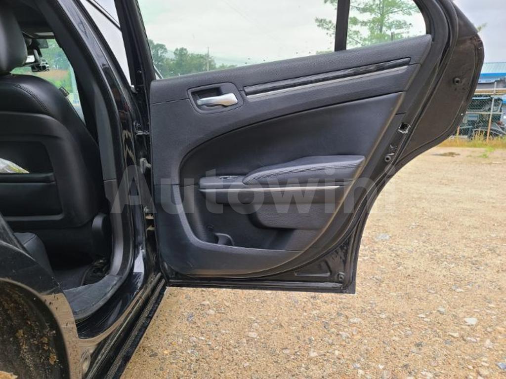 2012 CHRYSLER  300C DISEL, A/T - 27