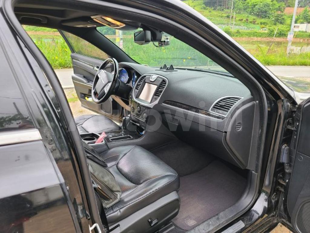 2012 CHRYSLER  300C DISEL, A/T - 29