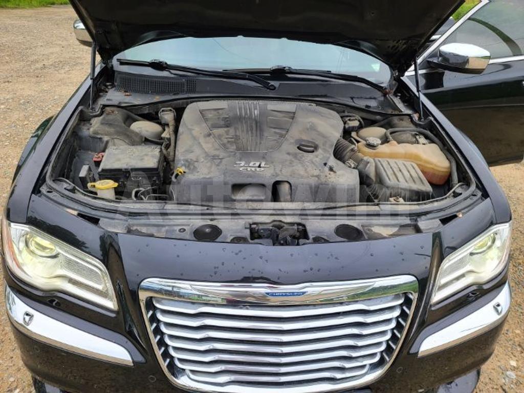2012 CHRYSLER  300C DISEL, A/T - 30