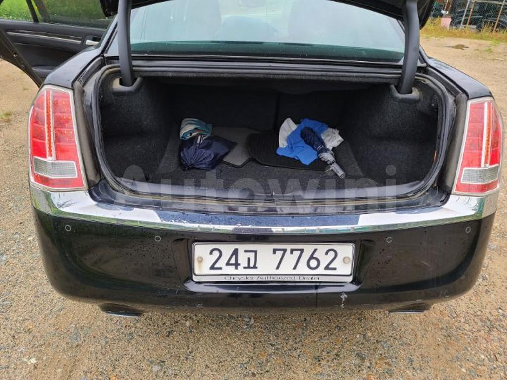2012 CHRYSLER  300C DISEL, A/T - 33