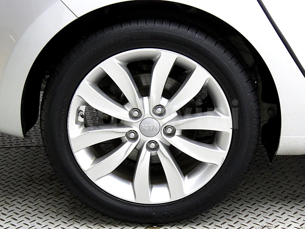 2014 KIA  CARENS RONDO VGT 1.7 PRESTIGE - 17