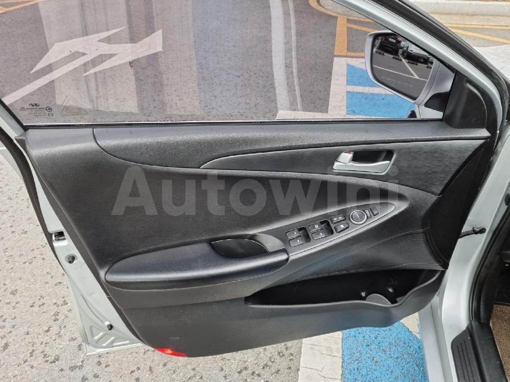 2013 HYUNDAI YF SONATA LPG AT - 21