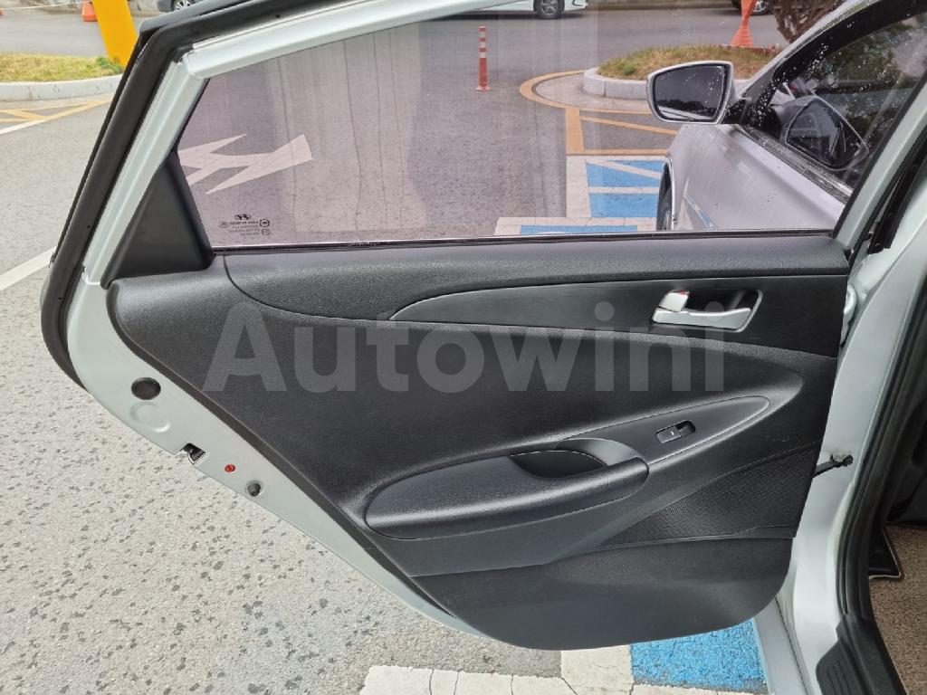 2013 HYUNDAI YF SONATA LPG AT - 26