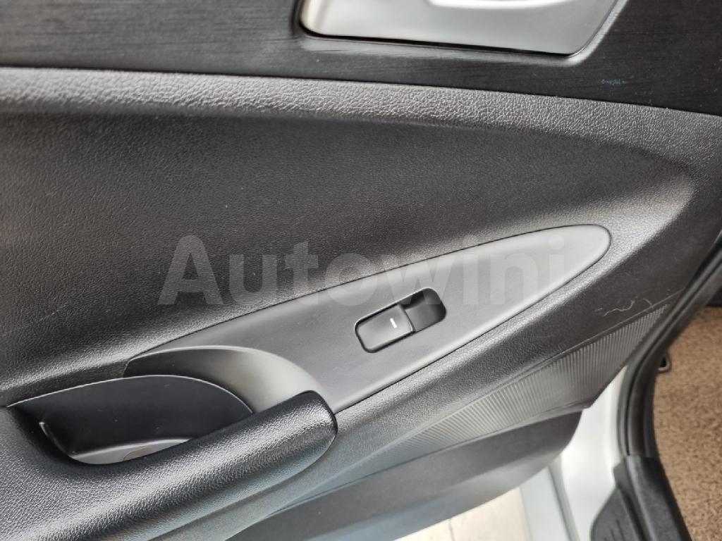 2013 HYUNDAI YF SONATA LPG AT - 27