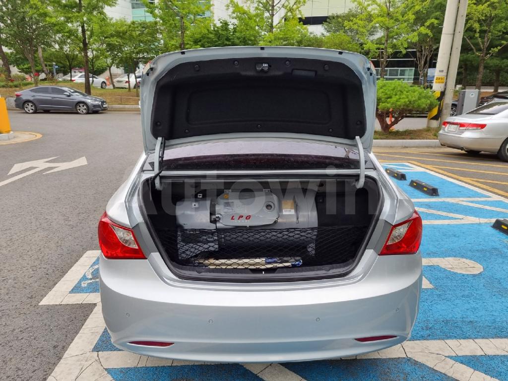 2013 HYUNDAI YF SONATA LPG AT - 30