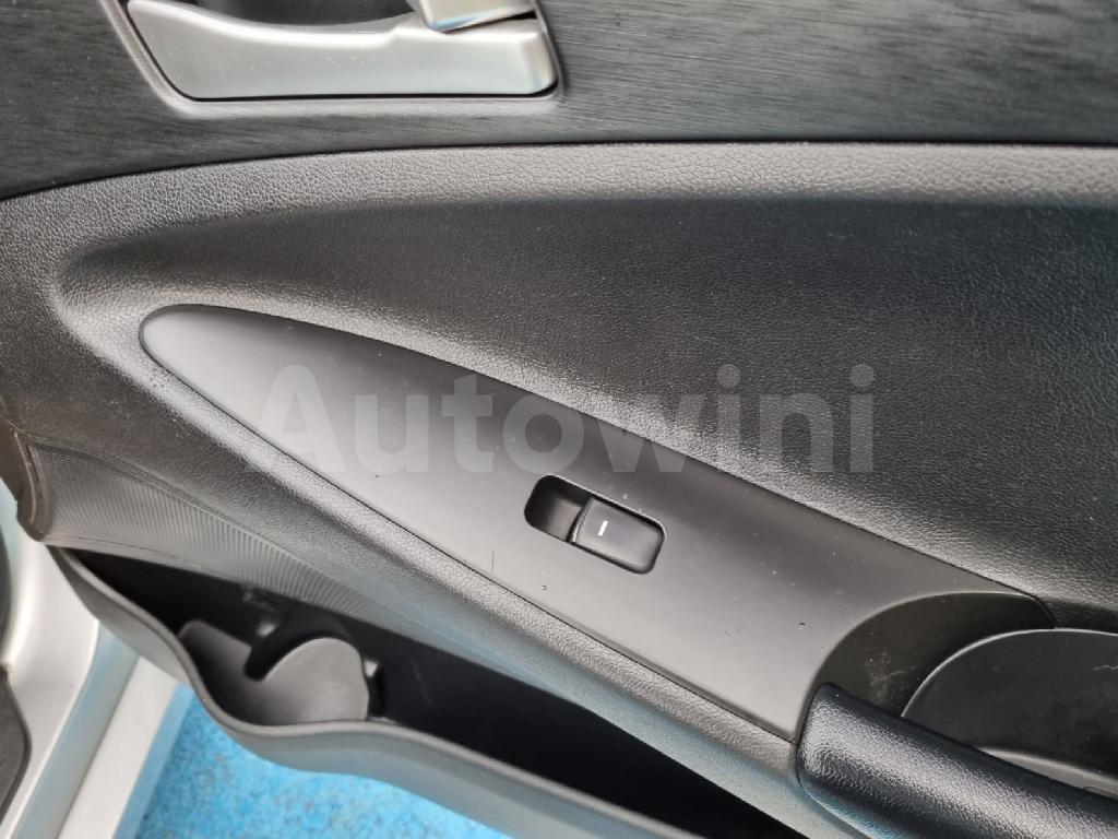 2013 HYUNDAI YF SONATA LPG AT - 38