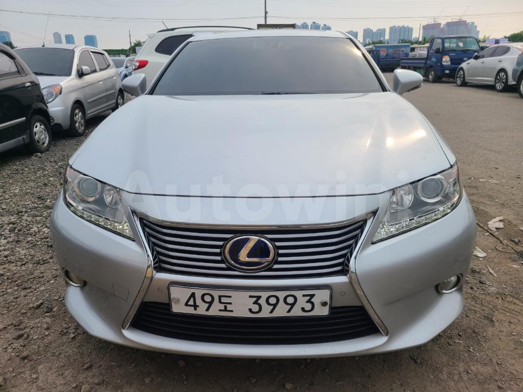 JTHBW1GG1D2021884 2013 LEXUS ES300H SUPREME-0