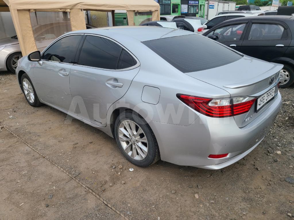 JTHBW1GG1D2021884 2013 LEXUS ES300H SUPREME-3