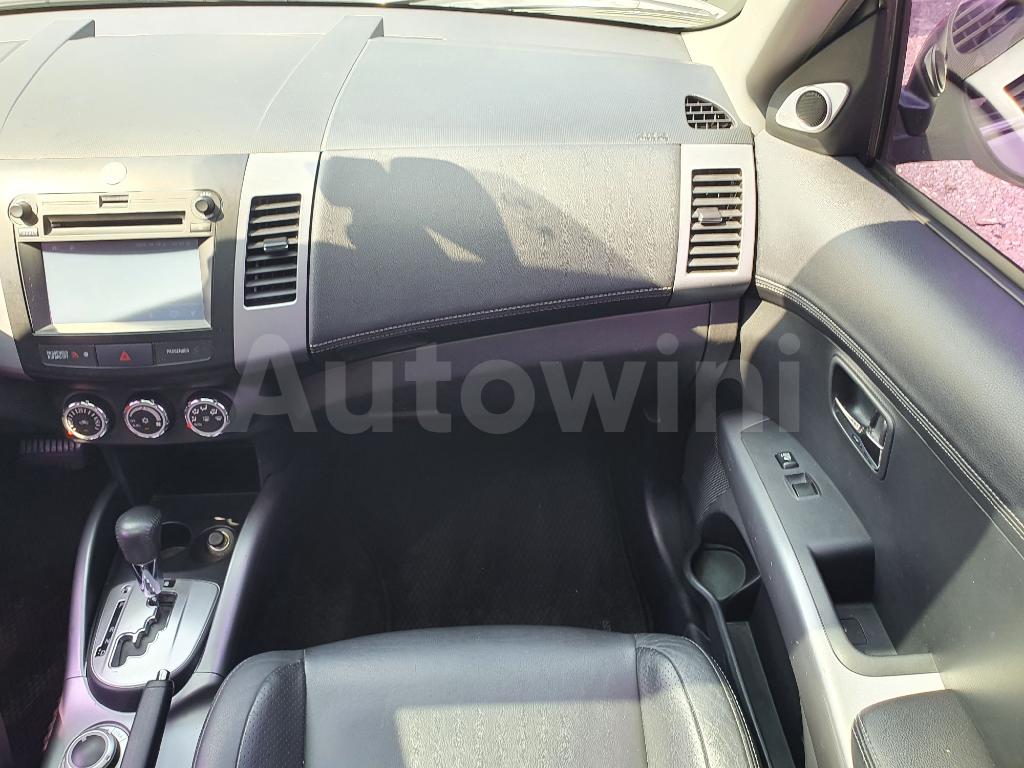 2010 MITSUBISHI OUTLANDER GASOLLIN 4WD - 33