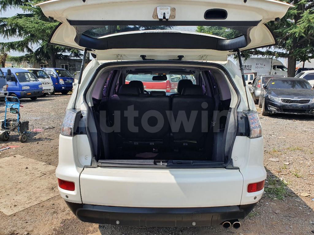 2010 MITSUBISHI OUTLANDER GASOLLIN 4WD - 35