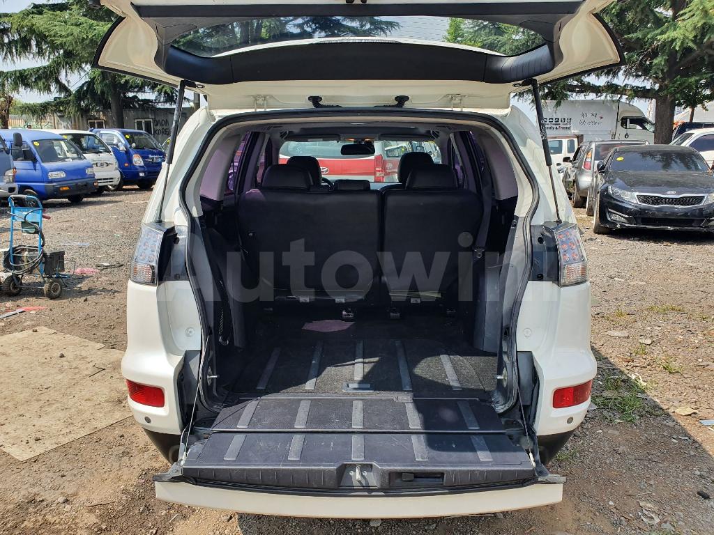 2010 MITSUBISHI OUTLANDER GASOLLIN 4WD - 36