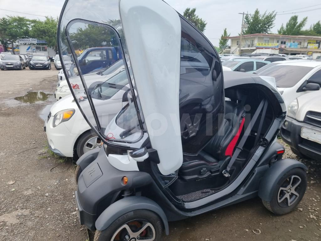 2019 RENAULT SAMSUNG TWIZY ELECTRIC CAR NO ACCIDENT - 8