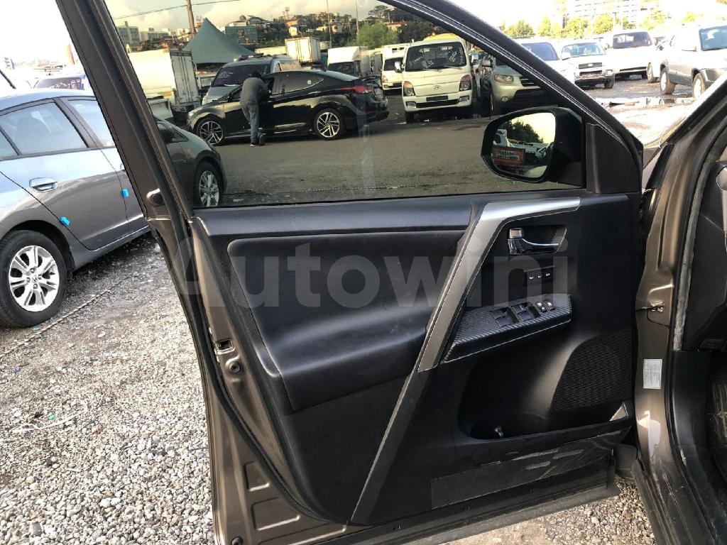 2014 TOYOTA RAV4 LIMITED - 8