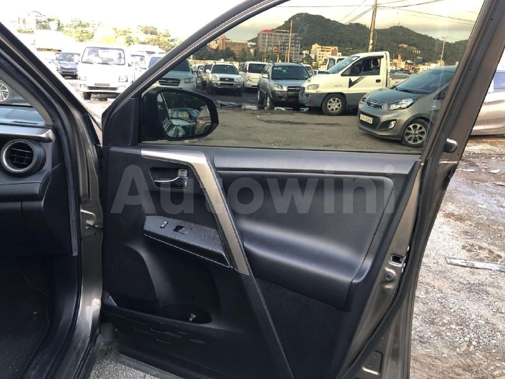 2014 TOYOTA RAV4 LIMITED - 28