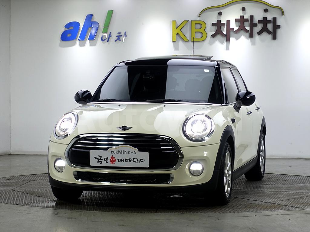 WMWXT3104FT853589 2015 MINI COOPER D FIVE-DOOR-1