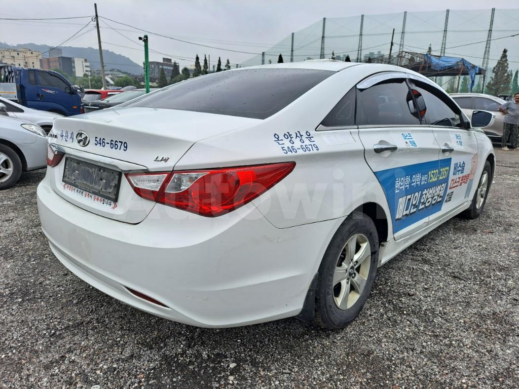 KMHEC41LBGA683764 2016 HYUNDAI YF SONATA THE BRILLIANT DELUXE LPG DUAL AIR BAG-2