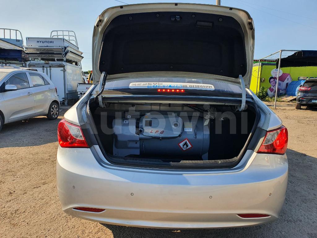 KMHEC41LADA574625 2013 HYUNDAI YF SONATA NO ACCIDENT LPG M/T-4