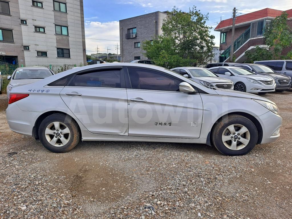KMHEC41LBGA683442 2016 HYUNDAI YF SONATA THE BRILLIANT LPG TAXI-2