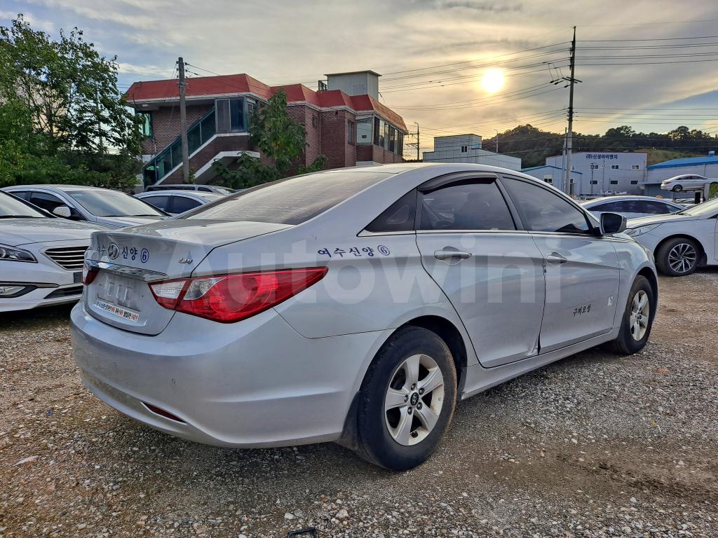 KMHEC41LBGA683442 2016 HYUNDAI YF SONATA THE BRILLIANT LPG TAXI-3