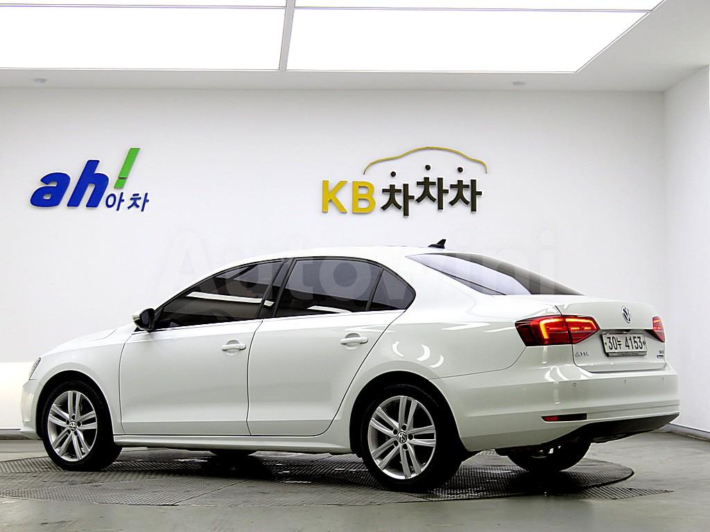 WVWZZZ16ZFM009372 2015 VOLKSWAGEN JETTA 2.0 TDI BLUE MOTION PREMIUM 6-3