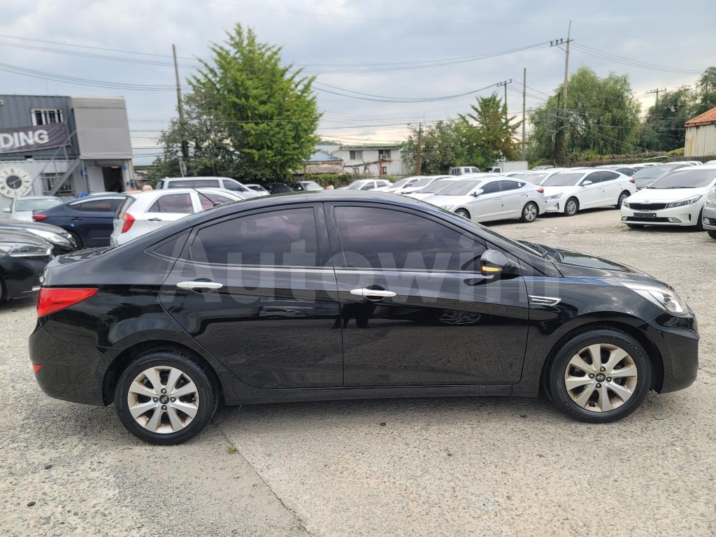 KMHCT41UGHU140175 2017 HYUNDAI ACCENT  DIESEL HEATED SEAT NO ACCIDENT-3