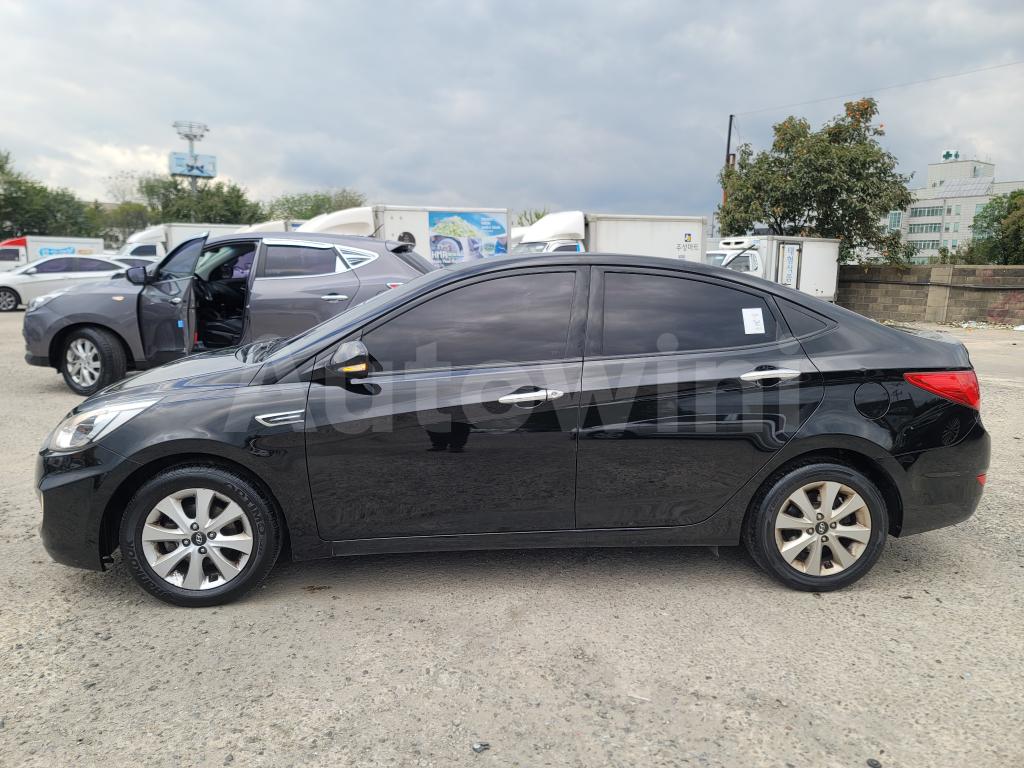 2017 HYUNDAI ACCENT  DIESEL HEATED SEAT NO ACCIDENT - 8