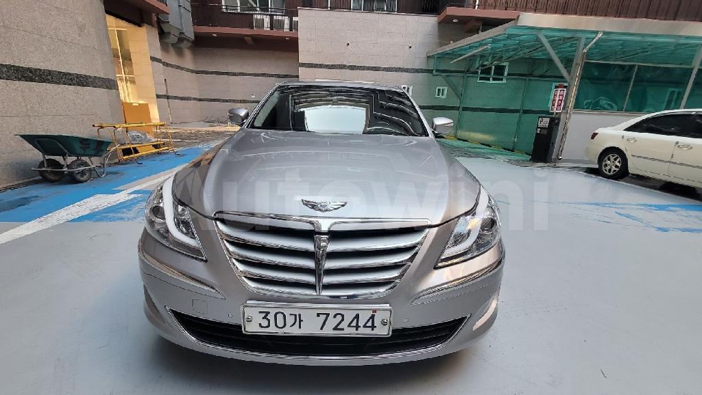 KMHGB41DBDU210347 2013 HYUNDAI GENESIS 380 SEDAN DIS MODEL-0