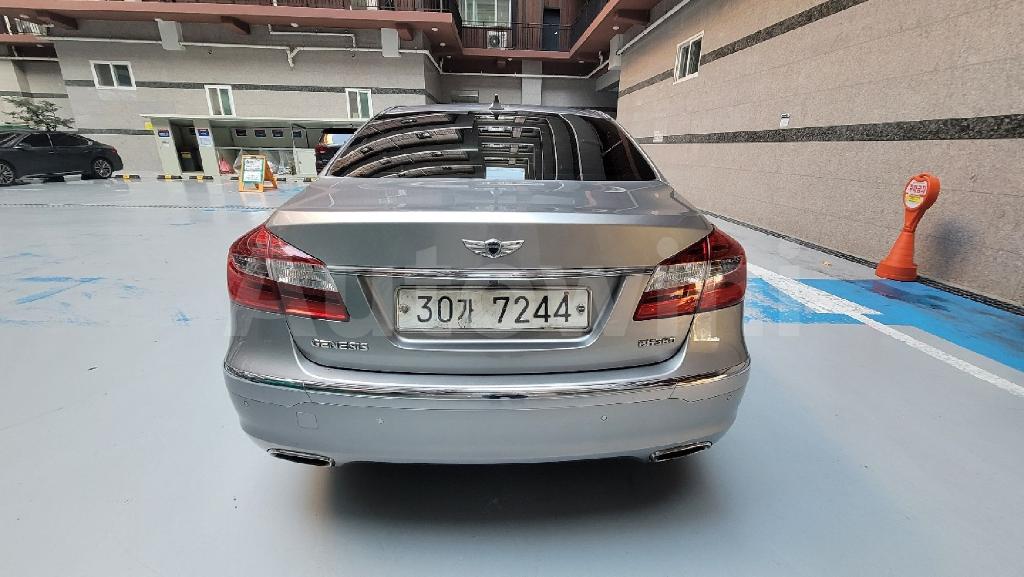 KMHGB41DBDU210347 2013 HYUNDAI GENESIS 380 SEDAN DIS MODEL-3