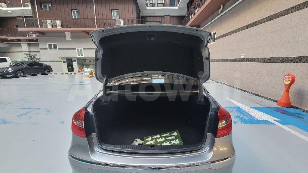 KMHGB41DBDU210347 2013 HYUNDAI GENESIS 380 SEDAN DIS MODEL-5