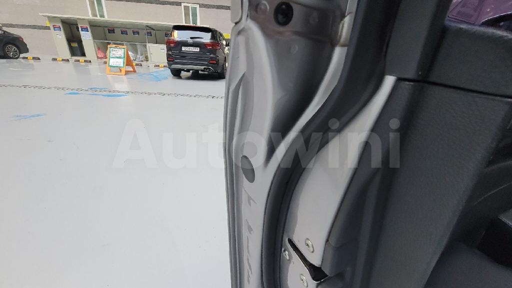 2013 HYUNDAI GENESIS 380 SEDAN DIS MODEL - 17