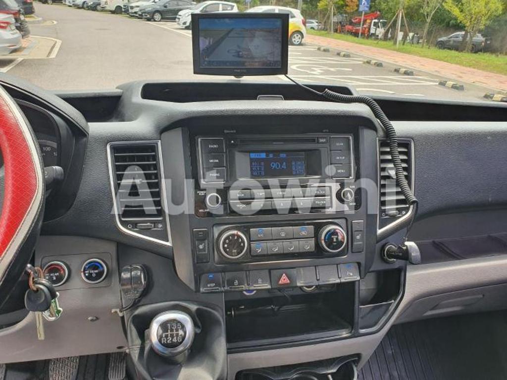 2016 HYUNDAI SOLATI LEXERY ACCIDENT-FREE 15-SEATER - 24