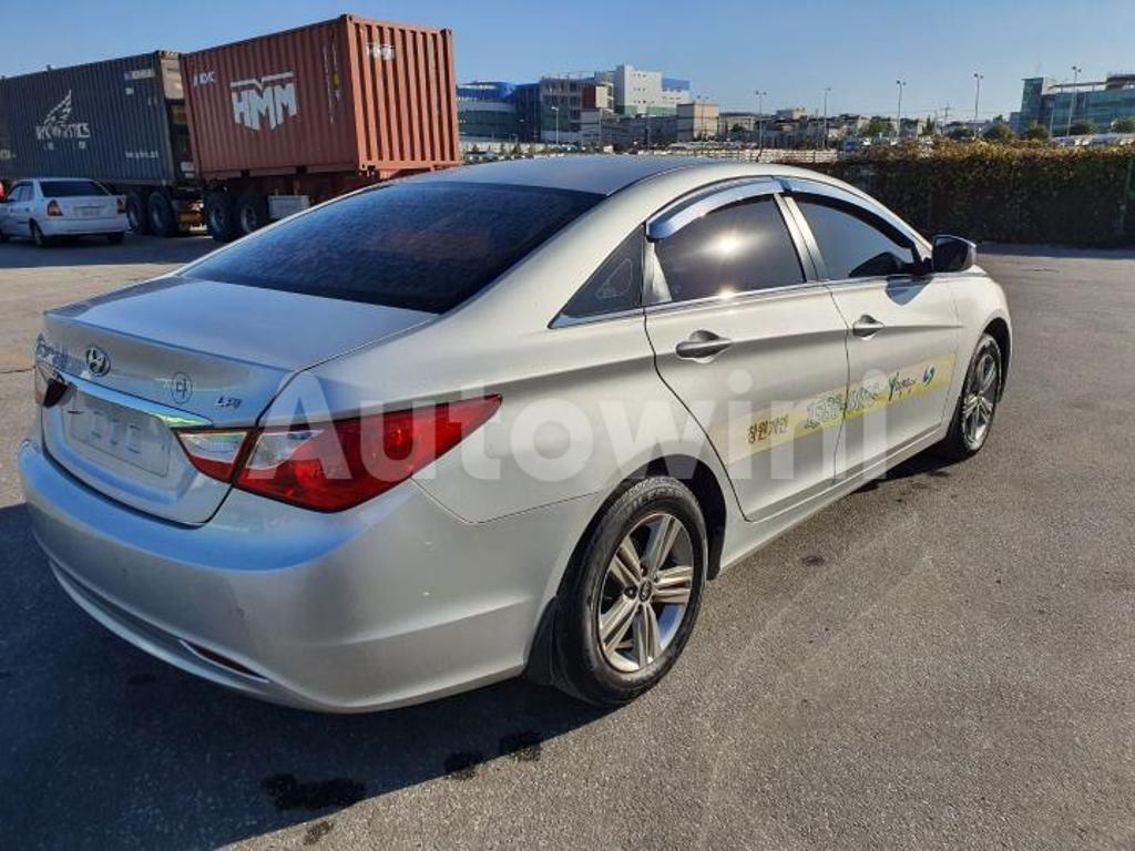 KMHCL41LBEA621033 2014 HYUNDAI YF SONATA PRIVATE TAXI-4