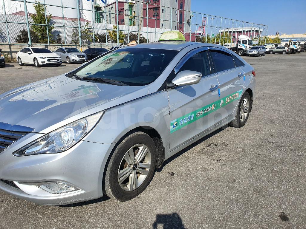 KMHCL41LBEA577185 2014 HYUNDAI YF SONATA PRIVATE TAXI-1