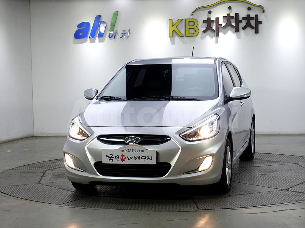 KMHCT51BEHU320139 2017 HYUNDAI ACCENT  1.4 VVT MODERN SPECIAL-1