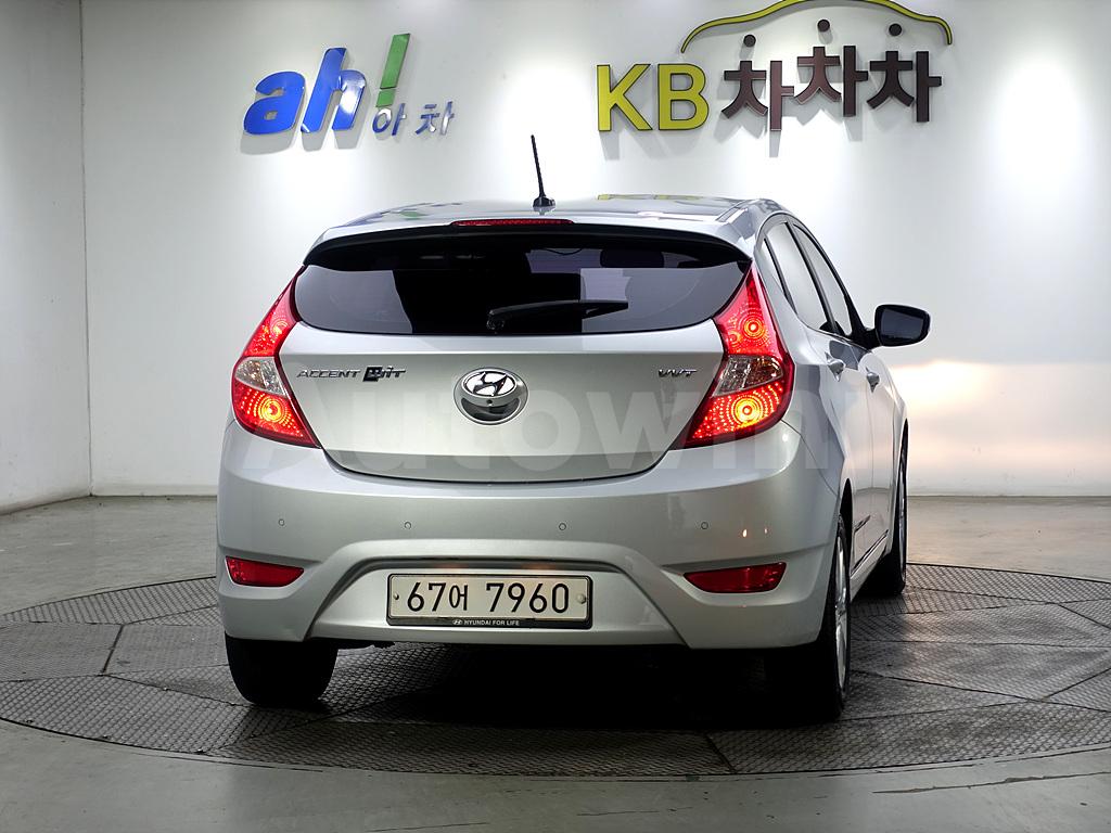 KMHCT51BEHU320139 2017 HYUNDAI ACCENT  1.4 VVT MODERN SPECIAL-2
