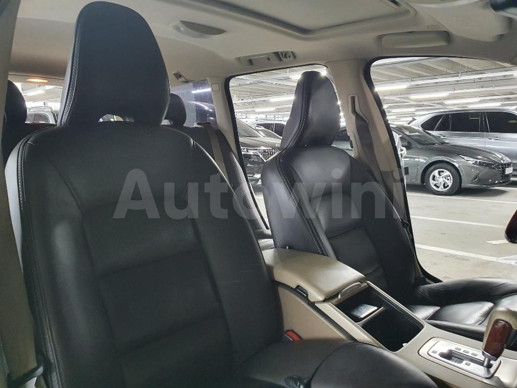 2010 VOLVO XC70 D5 3TH GEN//S.KEY NAVI SUNROOF - 29