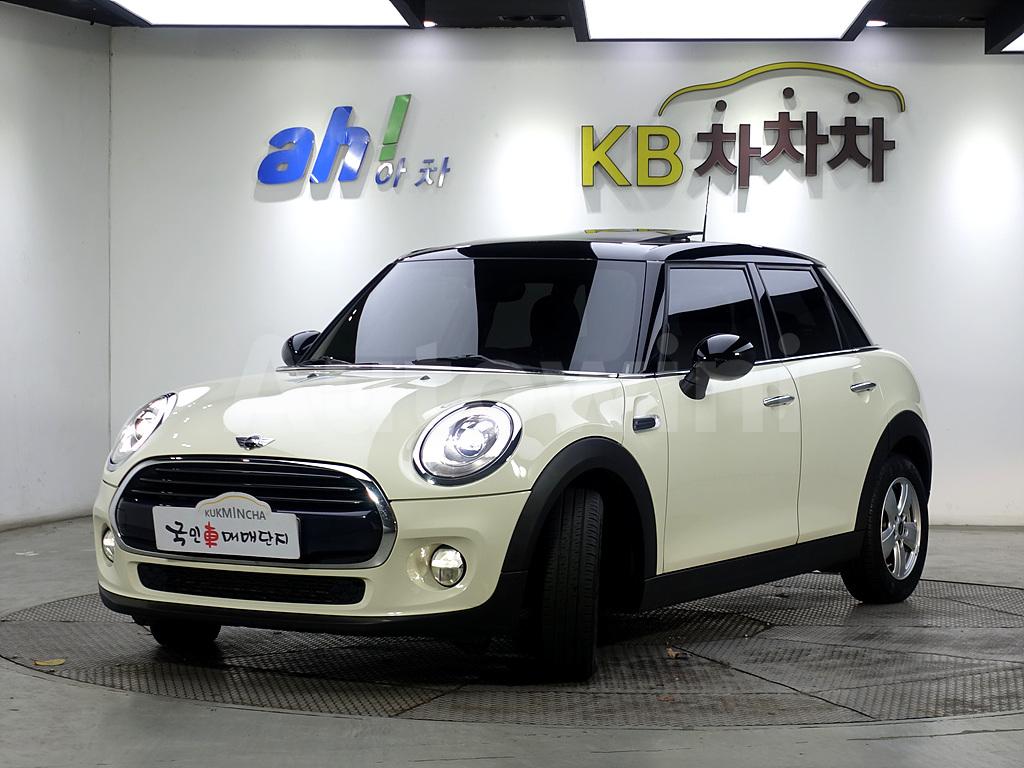 WMWXT3106J2G00744 2018 MINI COOPER D FIVE-DOOR-0