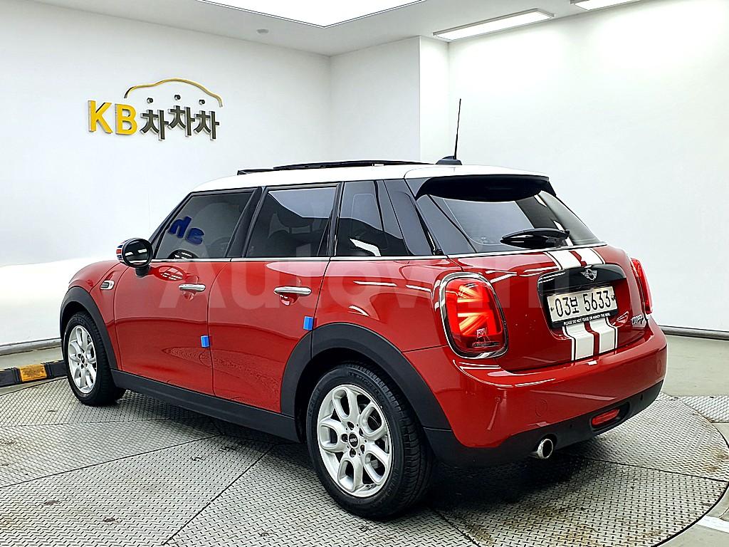 WMWXT3104J2G01682 2018 MINI COOPER D 1.5 5 DOOR HIGH 3RD GEN-3