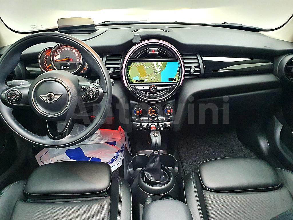 WMWXT3104J2G01682 2018 MINI COOPER D 1.5 5 DOOR HIGH 3RD GEN-4