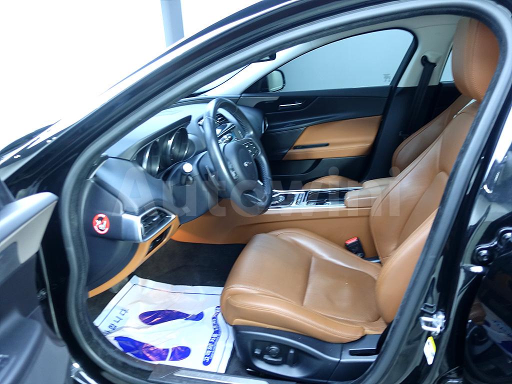 2017 JAGUAR XE 20D AWD - 8