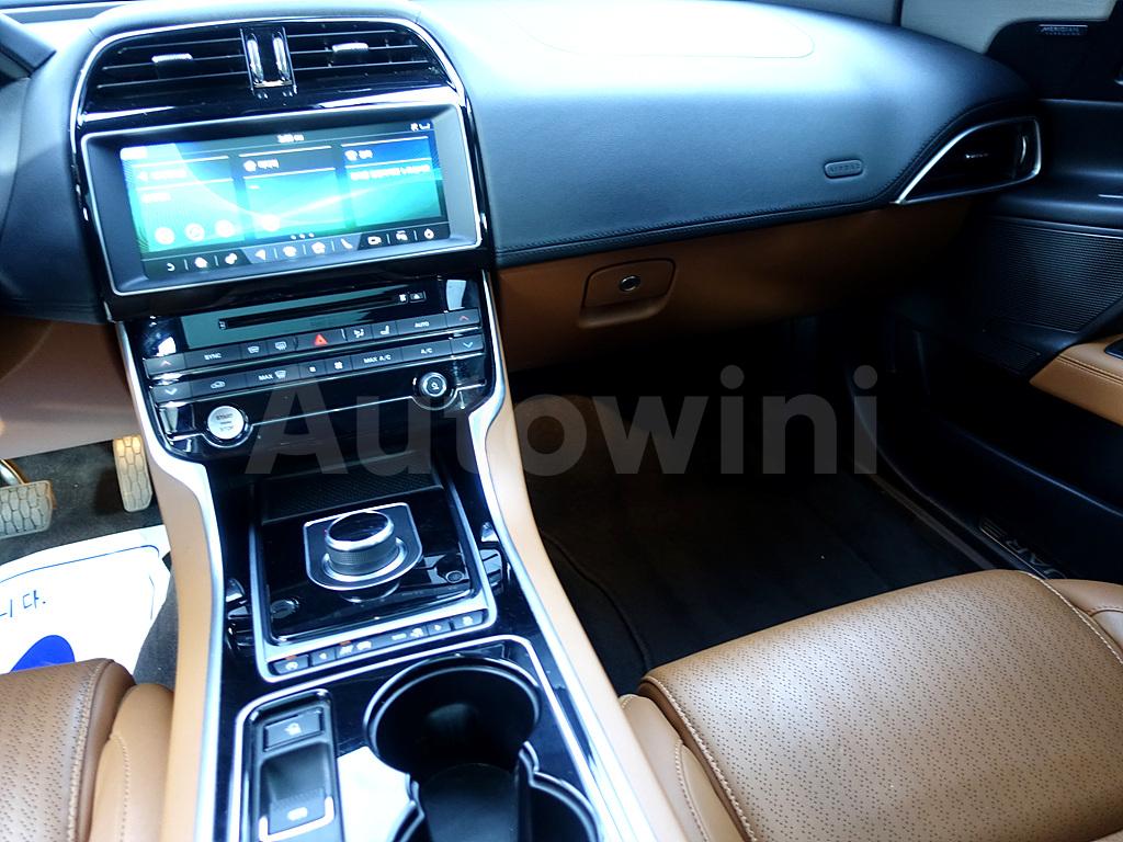 2017 JAGUAR XE 20D AWD - 10